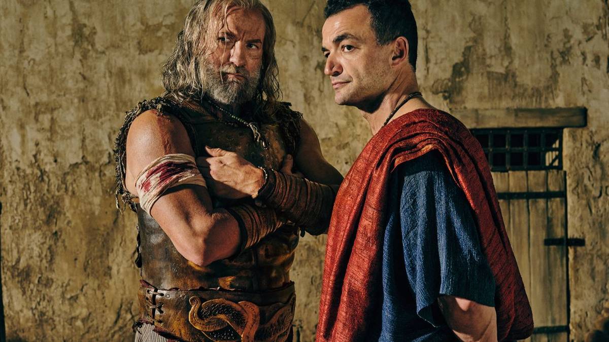 Spartacus: House of Ashur_Left to Right: Graham McTavish (“Korris”) and Nick E. Tarabay (“Ashur”) -1