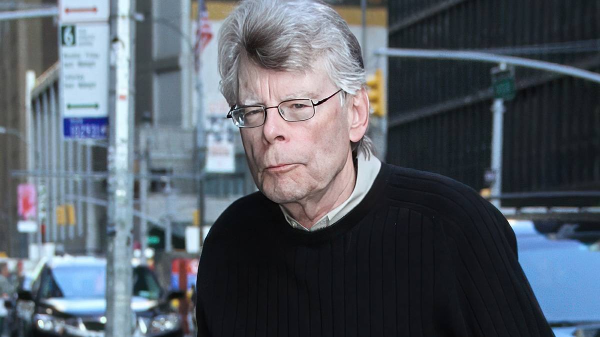 stephen king posing in what seems like New York