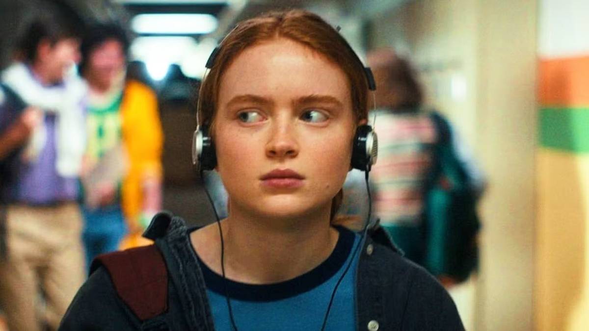 Max (Sadie Sink) listening to music at school in 'Stranger Things' Season 4 premiere.