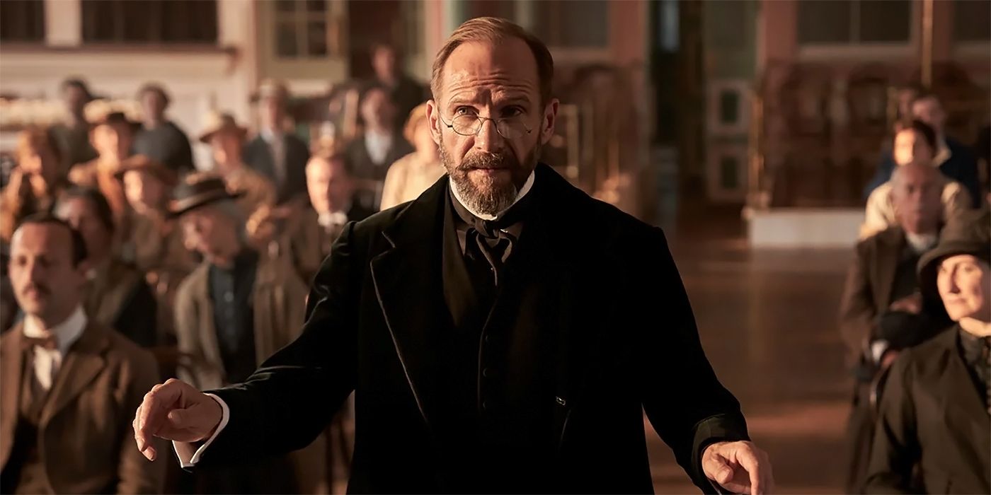 'The Choral' Review: Ralph Fiennes Gives an Amazing Performance in an Uneven WWI Story | TIFF 2025