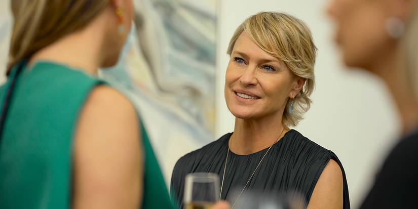 Laura (Robin Wright) at her art gallery in The Girlfriend