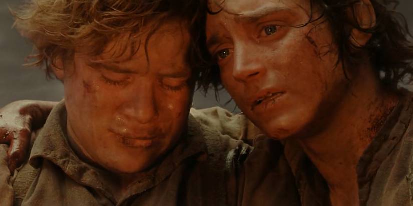 Sean Astin and Elijah Wood embracing in The Lord of the Rings: The Return of the King