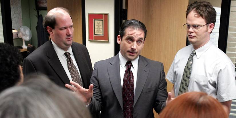 Michael Scott abordando os trabalhadores no episódio piloto de The Office (2005)
