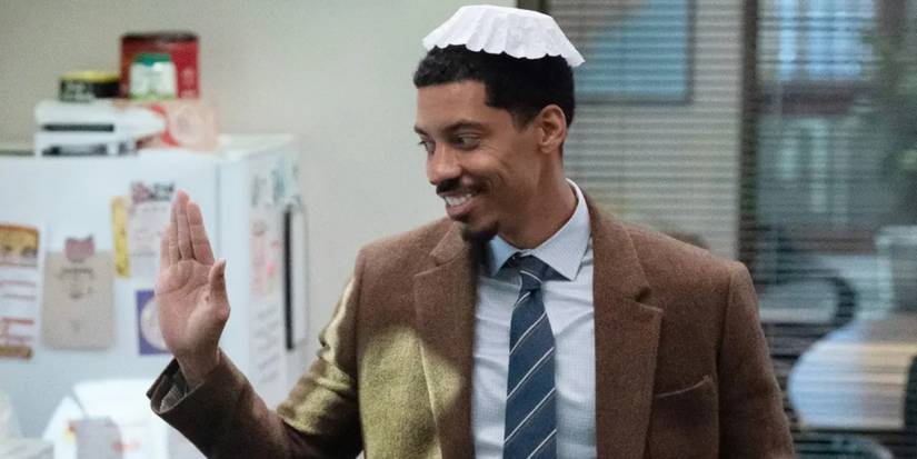 Melvin Gregg as Detrick wears aa coffee filter on his head on The Paper.