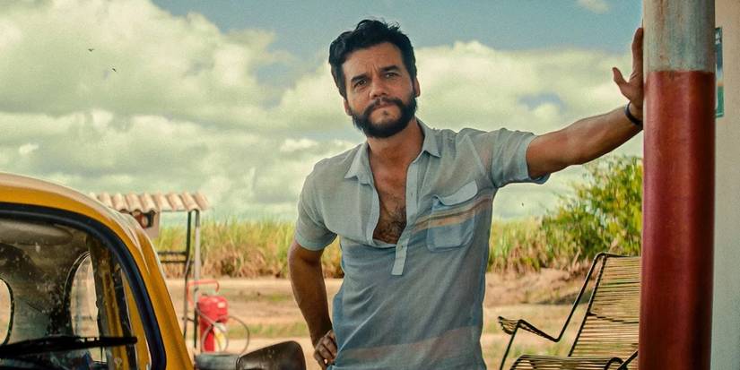 Wagner Moura looking intently in The Secret Agent