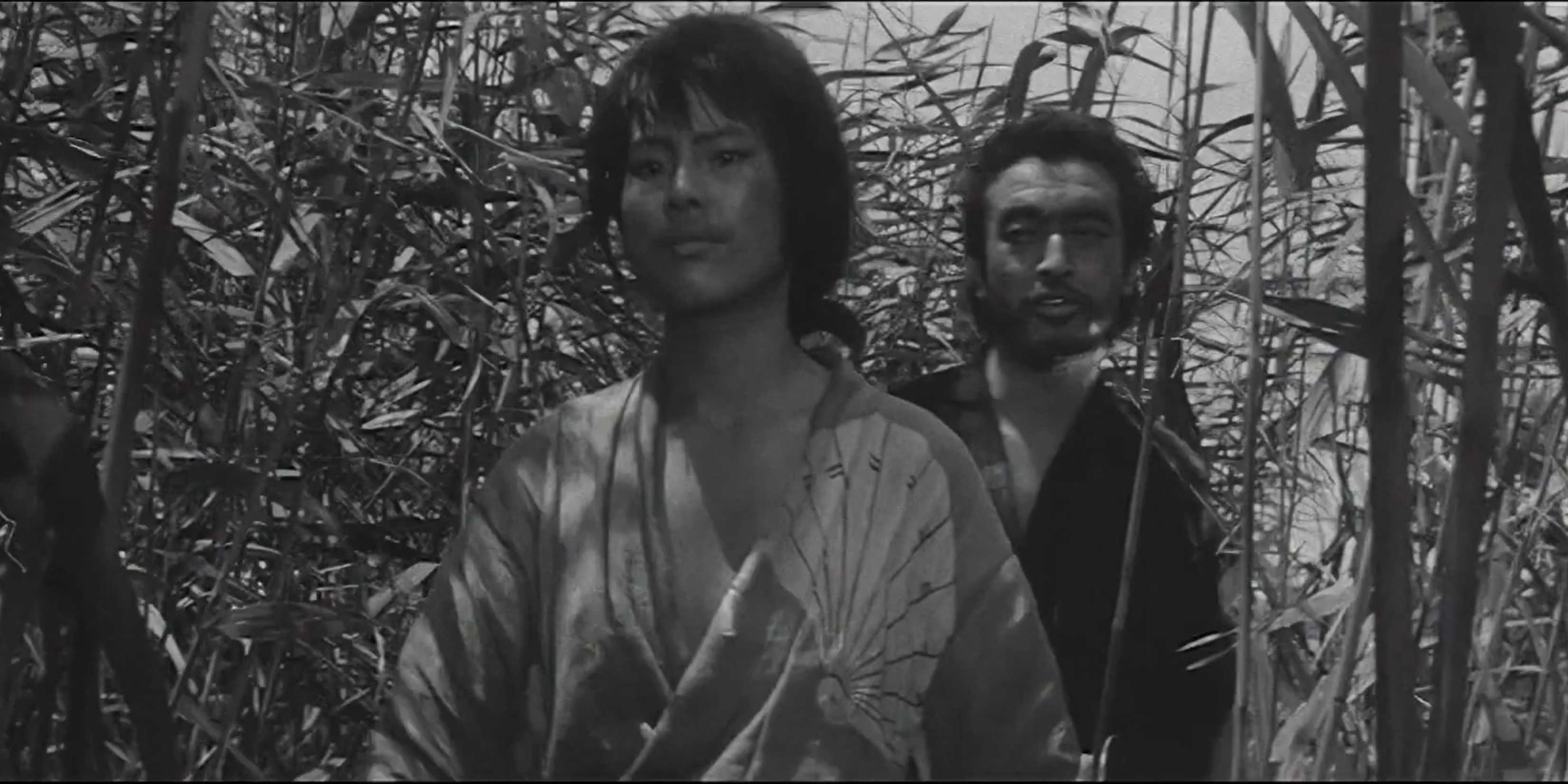 Onibaba 1964 -- Hachi and daughter in law walking in grass field