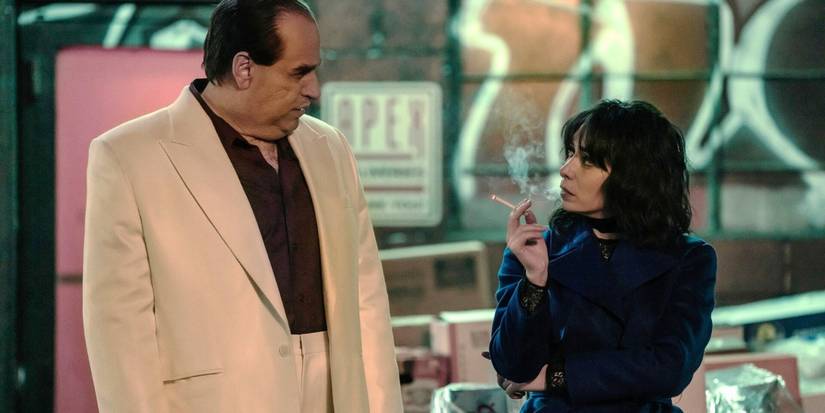 Colin Farrell dan Cristin Milioti merokok di luar di 'The Penguin'