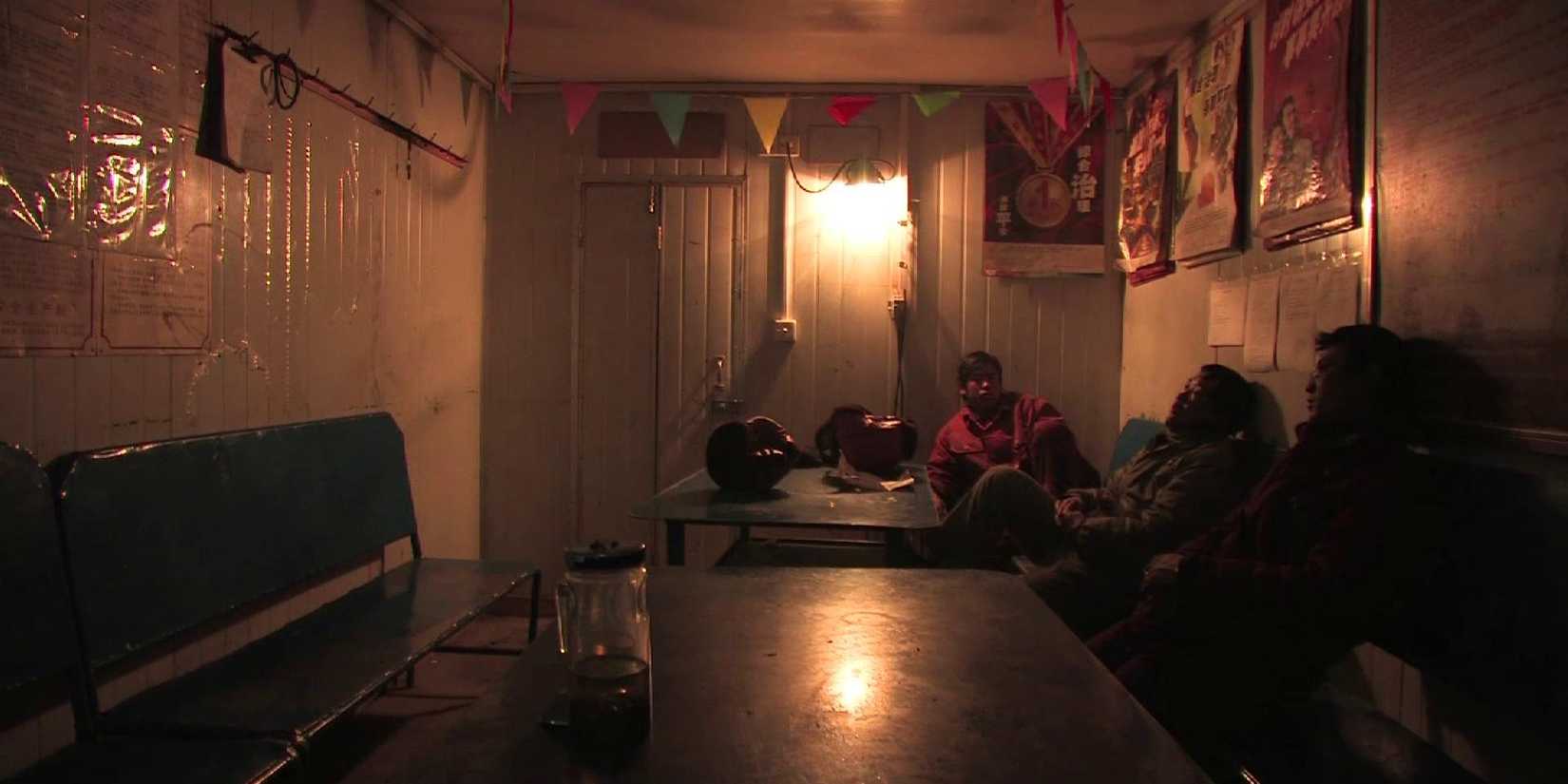 MENING-SUND-Window-In-Dark-Room