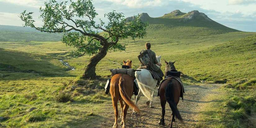 Peter Claffey as Dunk riding a horse with two others following him in A Knight of the Seven Kingdoms
