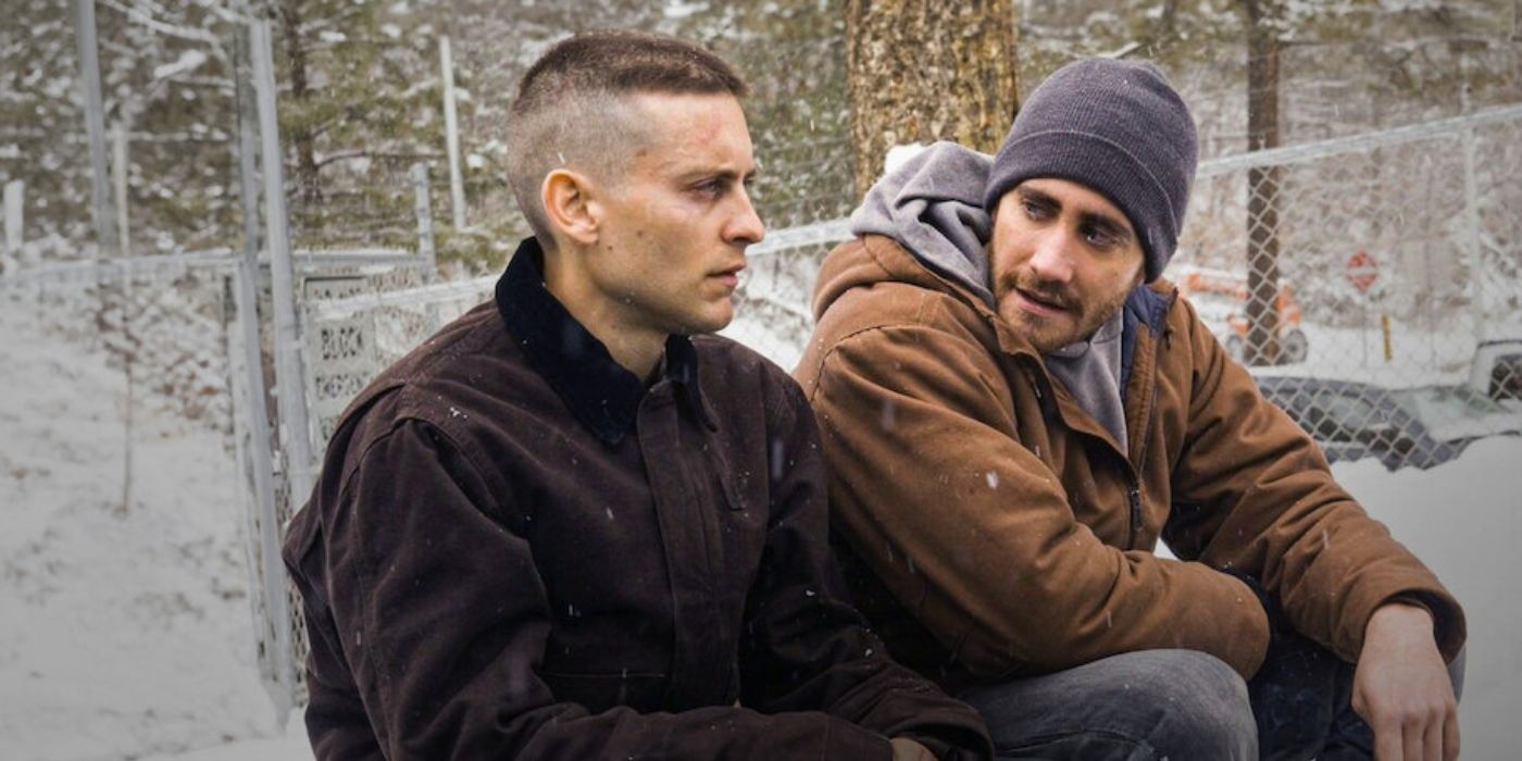 Tobey Maguire and Jake Gyllenhaal as Sam and Tommy having talk outside in Brothers.