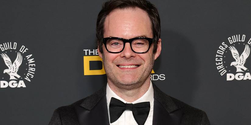 Bill Hader tersenyum di karpet merah 