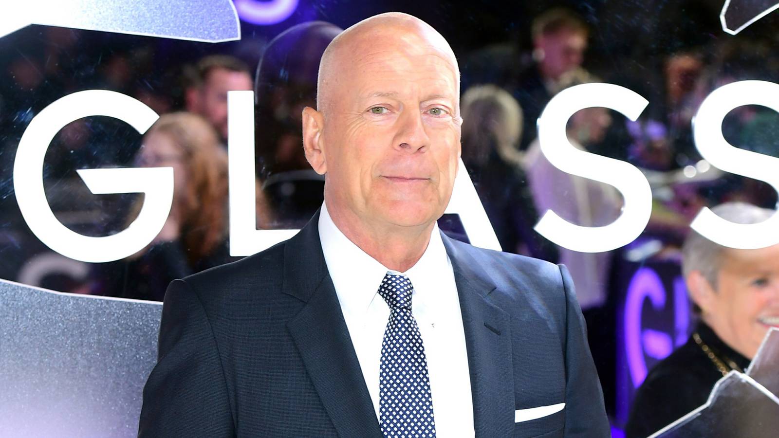 Bruce Willis' Sci-Fi-Thriller vom Regisseur von „Knives Out“ ist jetzt ...