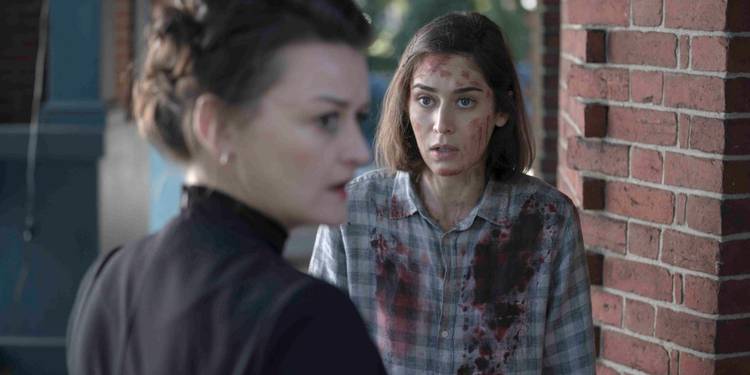 Annie (Lizzy Caplan) covered in blood in Castle Rock