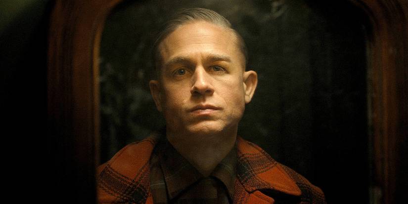 Charlie Hunnam dalam Monster: Kisah Ed Gein