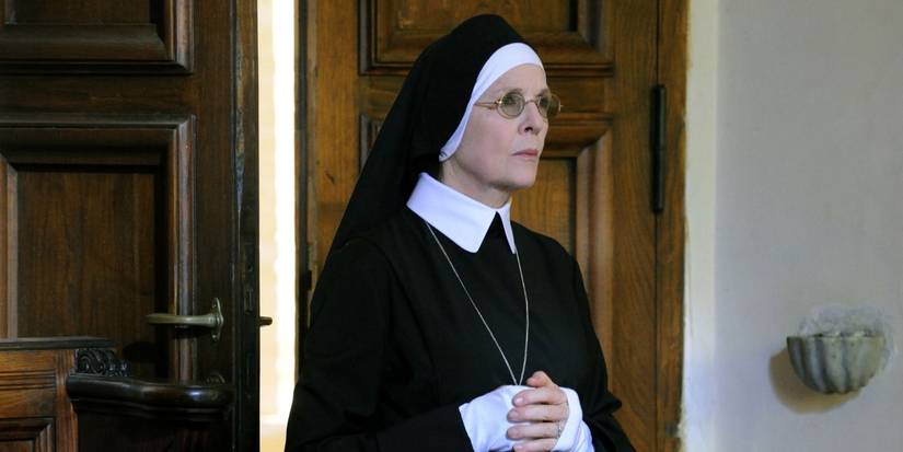 Diane Keaton dalam salah satu episode Paus Muda