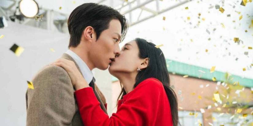 Jang Ki-yong and Ahn Eun-jin kissing in the Netflix K-drama 'Dynamite Kiss'