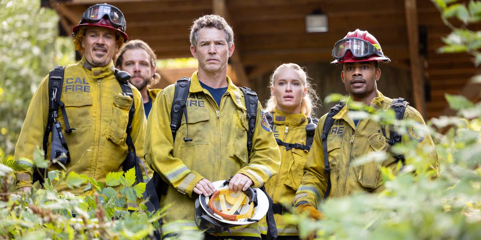 Kevin Alejandro como Manny, Shawn Hatosy como Brett Richards, Leven Rambin como Audrey e Jordan Calloway em Fire Country