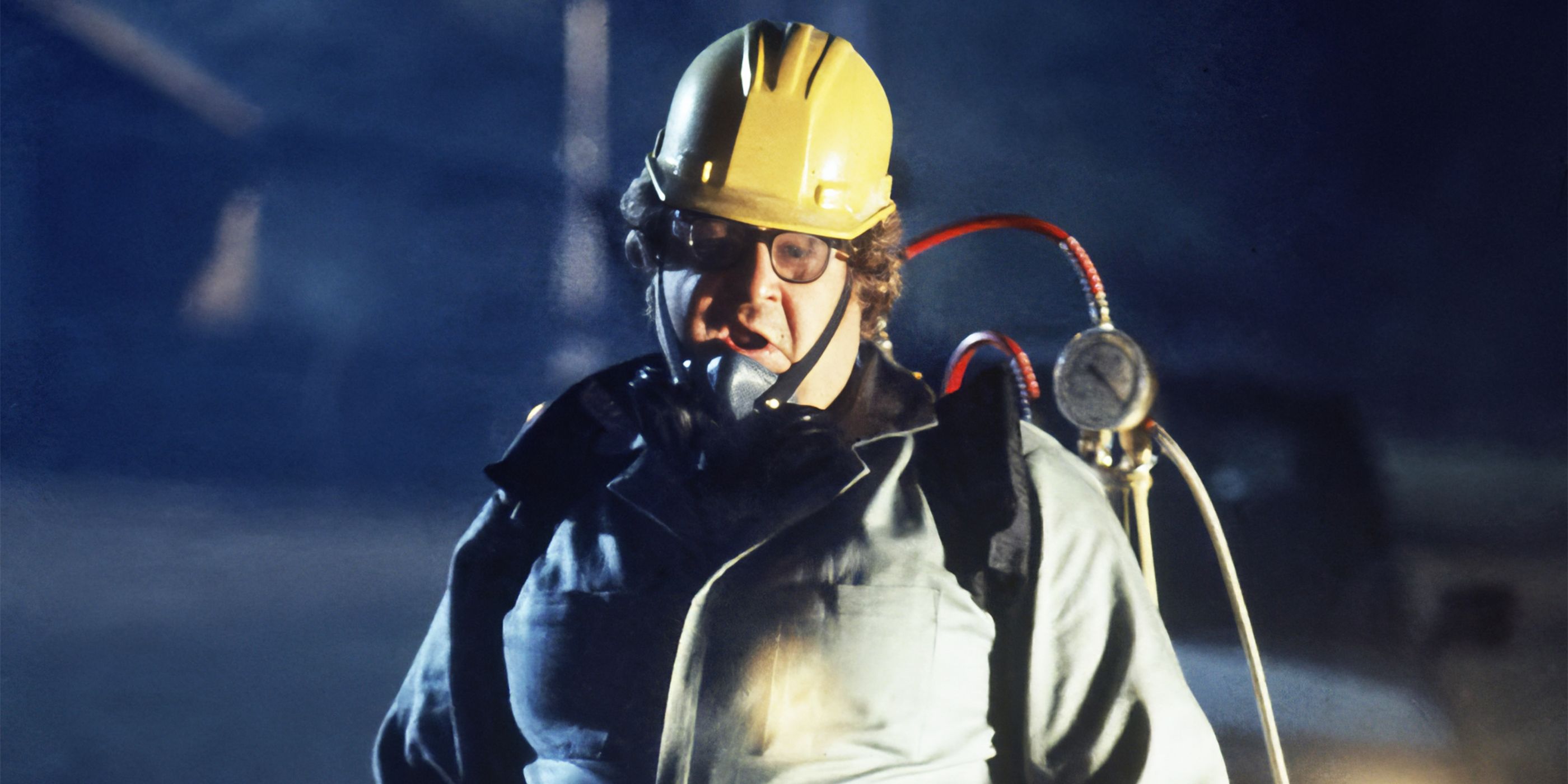 John Goodman wearing exterminator gear in Arachnophobia
