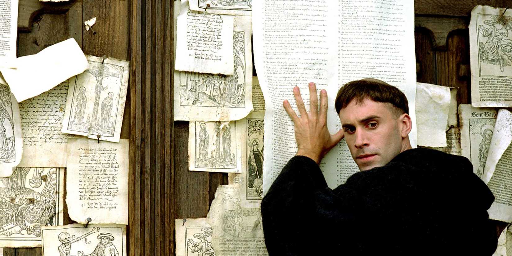 Joseph Fiennes as Martin Luther nailing his 95 Theses to the church door in Luther.
