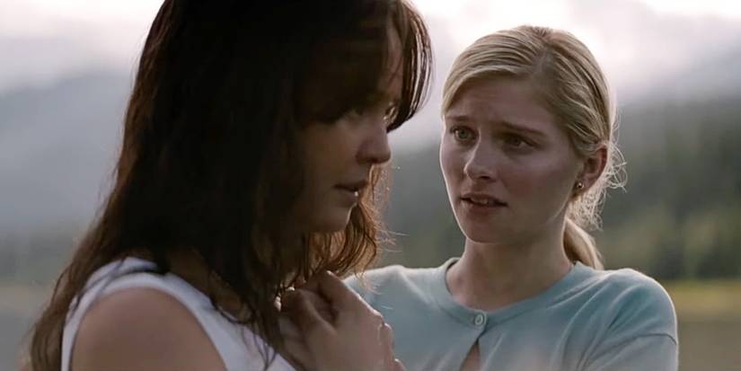 Laura Lī gatavojas kristīt Lotiju dzeltenās žaketēs.