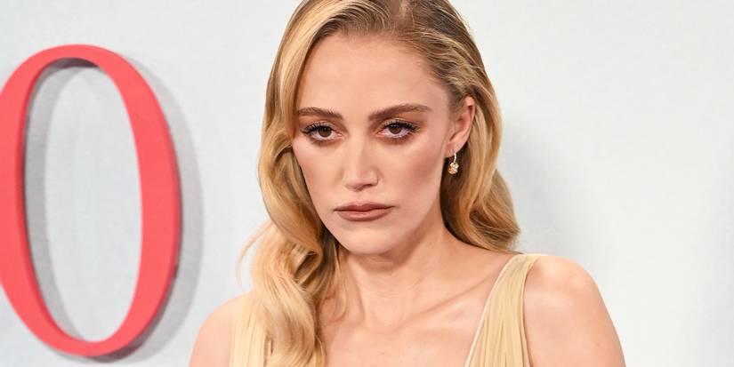 Maika Monroe on the red carpet.