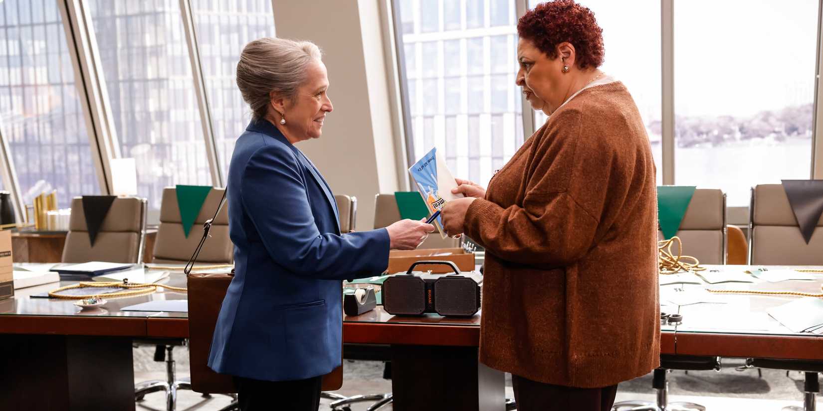 Kathy Bates as Matty and Patricia Belcher as Emmalyn Belvin in Matlock