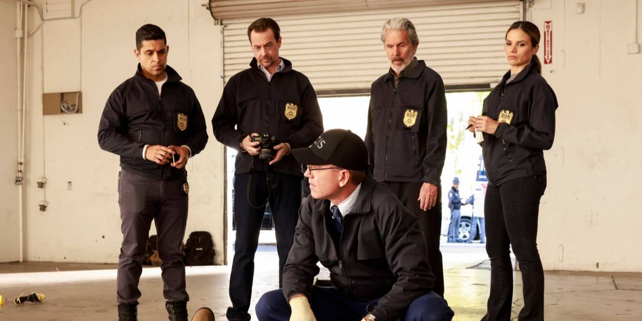 Wilmer Valderrama, Sean Murray, Gary Cole, Katrina Law, and Brian Dietzen look at a crime scene in NCIS.