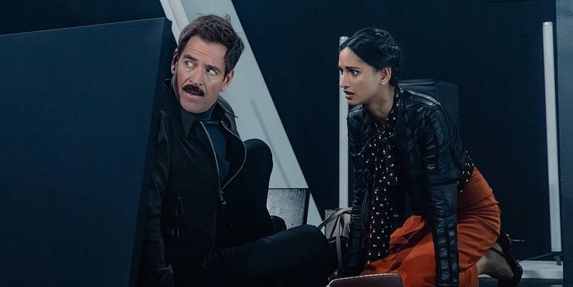 Michael Weatherly sebagai Tony Dinozzo dan Amita Suman sebagai Claudette Dalam NCIS: Tony & Ziva, episode 8, musim 1