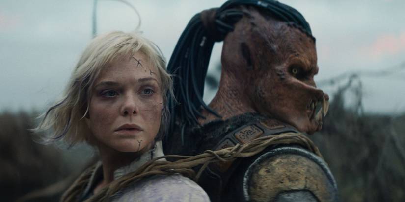 Elle Fanning sebagai Thia, mengendarai Dek (Dimitrius Schuster-Koloamatangi) di Predator: Badlands.