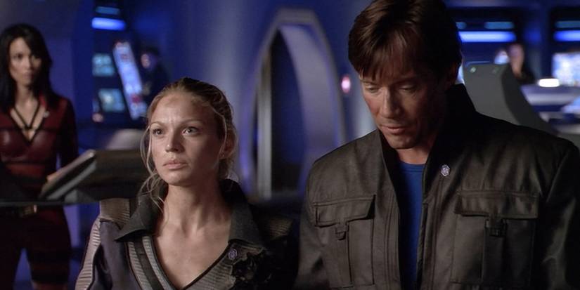 Trance Gemini (Laura Bertram) and Captain Dylan Hunt (Kevin Sorbo) are soiled and filthy in Andromeda.