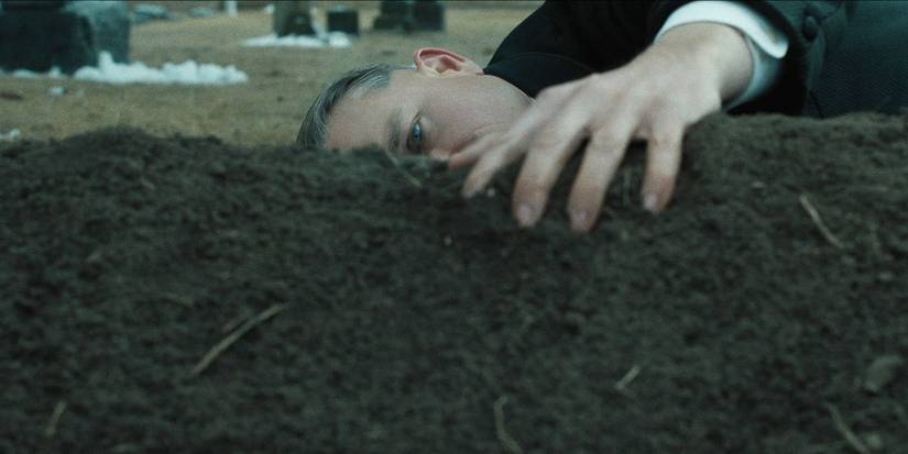 Charlie Hunnam dalam Monster: Kisah Ed Gein