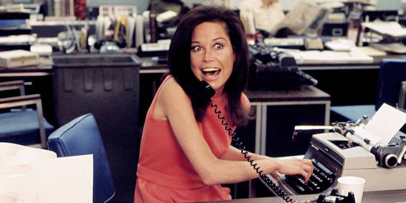 Mary Tyler Moore in The Mary Tyler Moore Show on CBS making a wacky face.