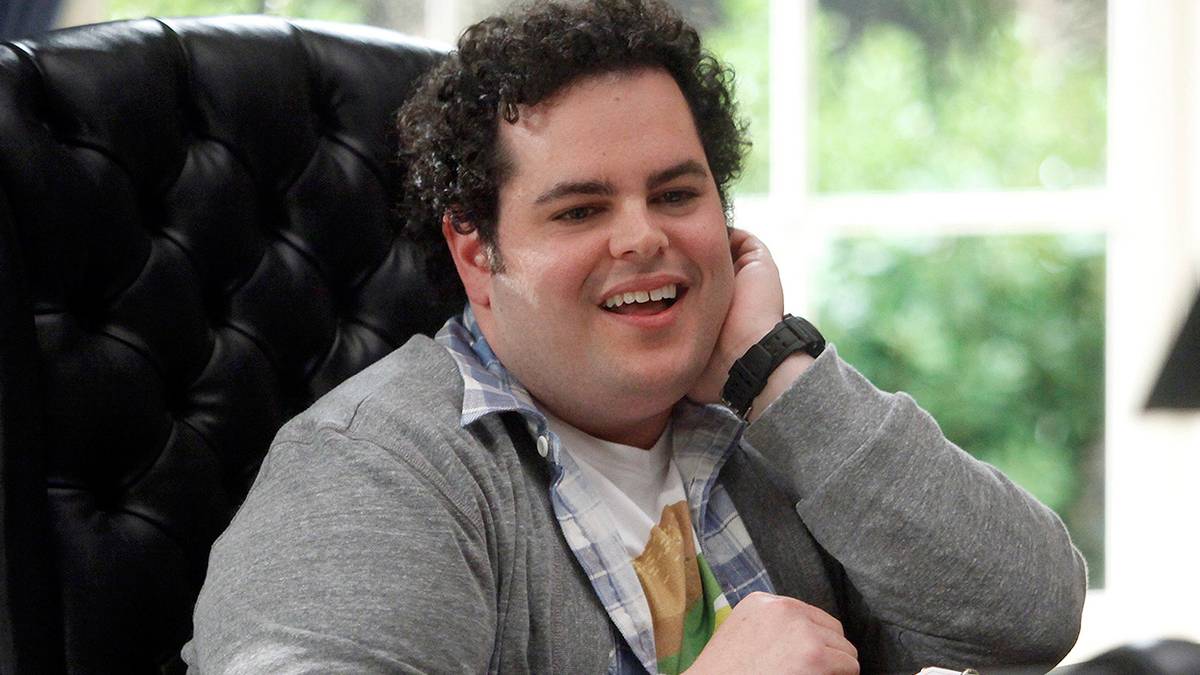 Josh Gad in an episode of 1600 Penn