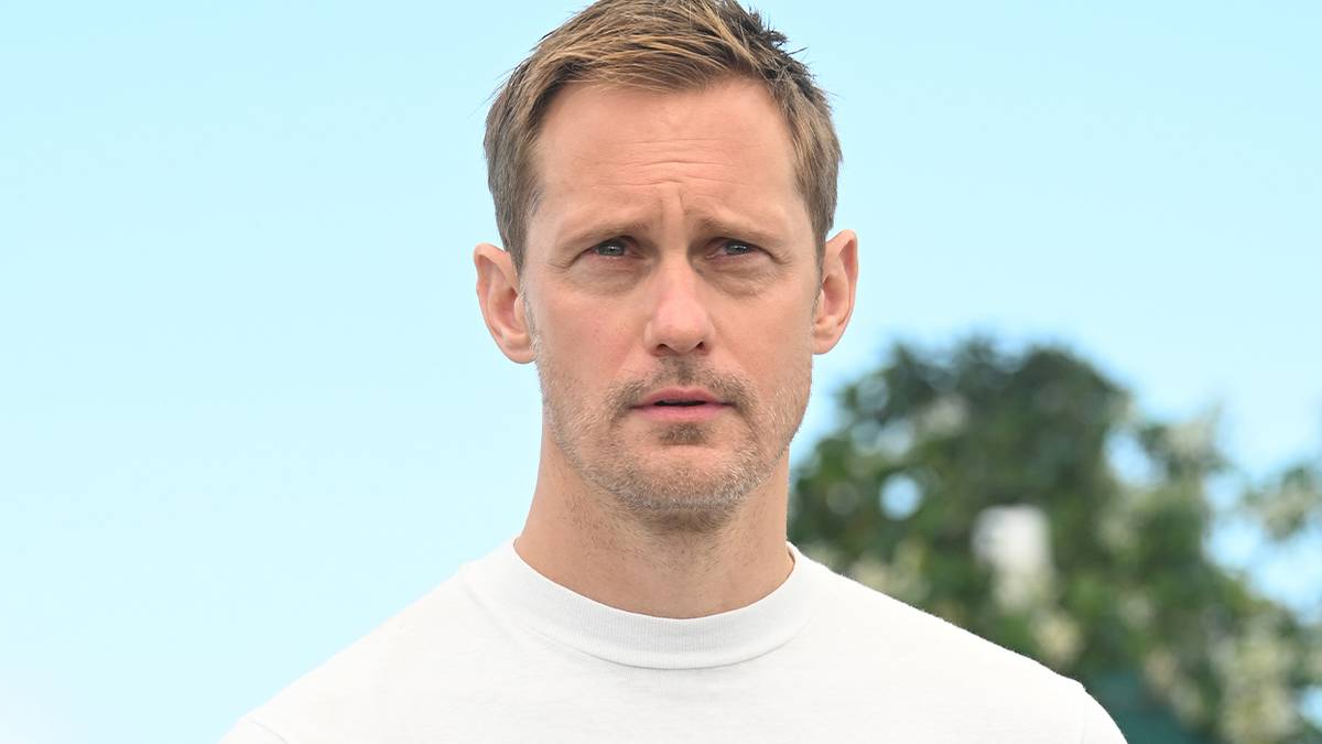 Alexander Skarsgård on the red carpet outside