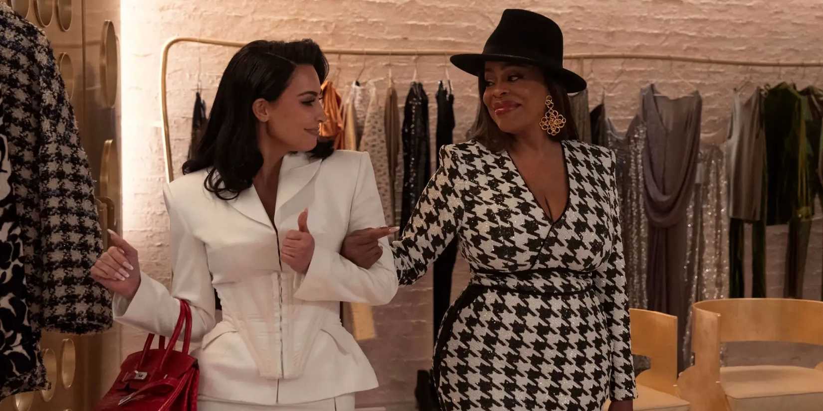 Kim Kardashian dan Niecy Nash-Betts di All's Fair