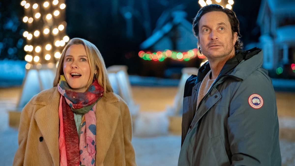 ‘A Merry Little Ex-Mas' Review: Alicia Silverstone and Melissa Joan Hart Deliver a Perfectly Cozy Netflix Holiday Comedy