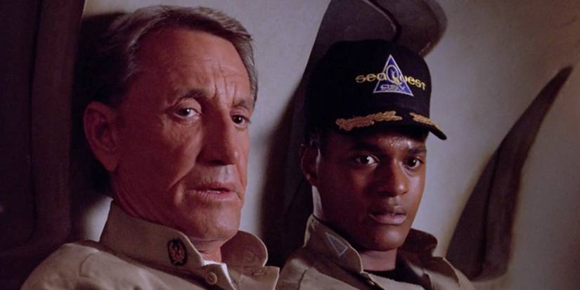 Captain Nathan Bridger (Roy Scheider) and Commander Jonathan Ford (Don Franklin) in seaQuest DSV.