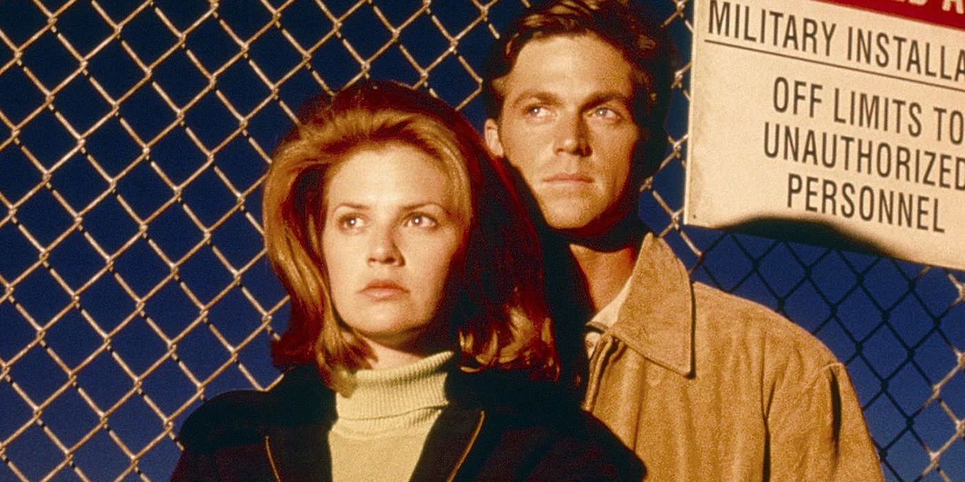 This Cancelled Too Soon Cult ’90s Sci-Fi Series Is One of TV’s Boldest Alien Conspiracies You Need To Binge This Weekend