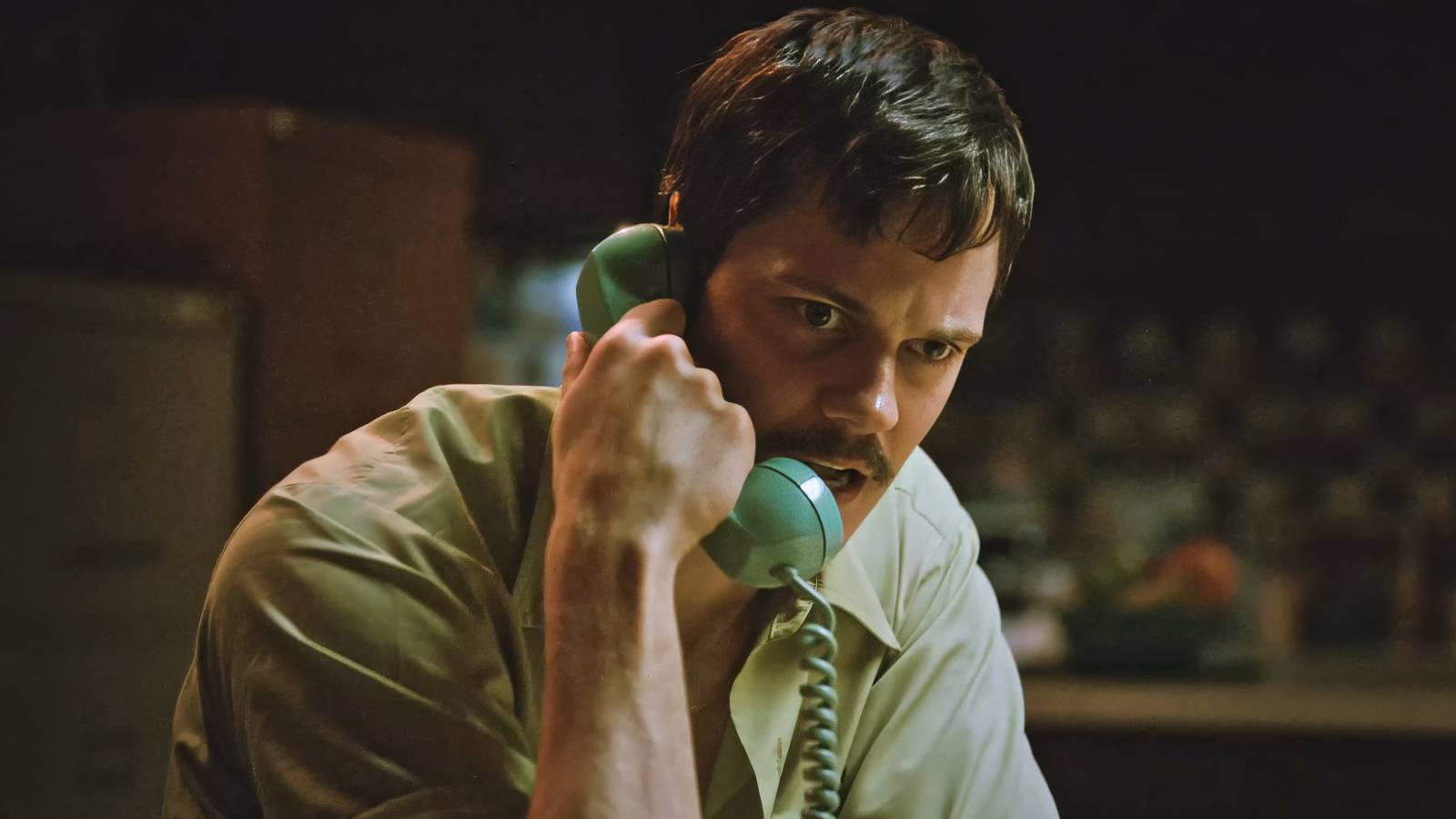 First Look: Bill Skarsgård Unleashes Chaos in 'Dead Man’s Wire' Thriller Trailer!