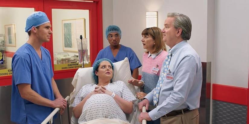 Dina about to give birth in a hospital with Jerusha and Glenn nearby in Superstore episode Delivery Day.
