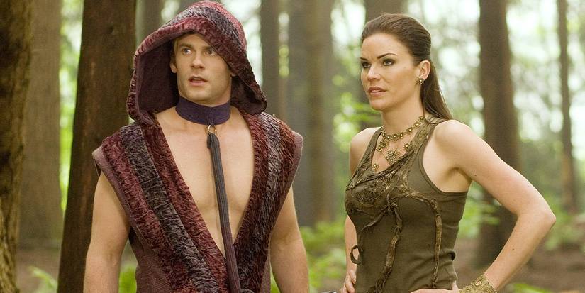 Eric Johnson's Flash standing with Gina Holden's Dale in Flash Gordon