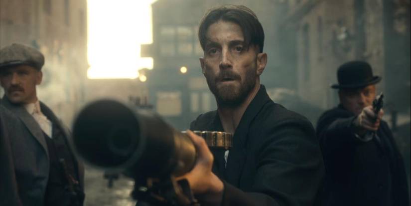 Freddie Thorne (Iddo Goldberg) holding a gun to the camera