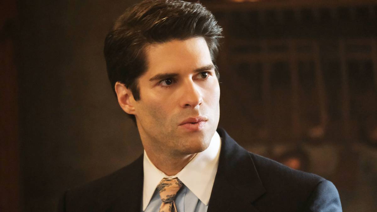 'Ghosts' Star Asher Grodman Reveals Just How Much Money Trevor Really Has ...