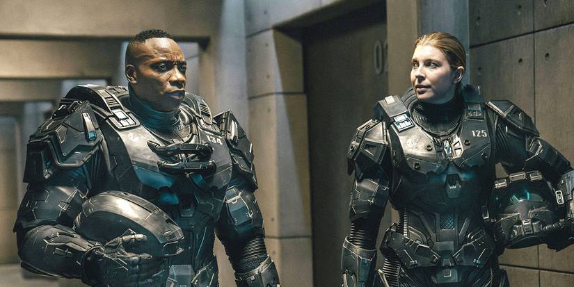 Members of Silver Team prepare to deploy in 'Halo'.