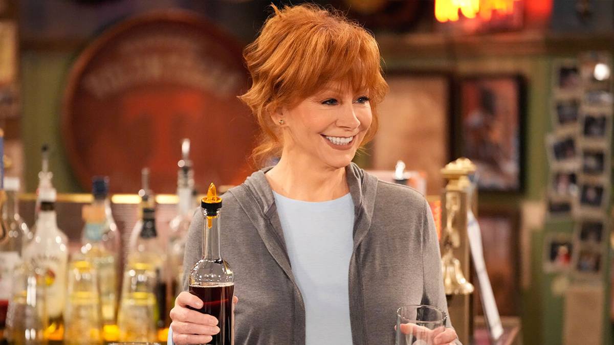 Reba McEntire und Rex Linn heizen die Stimmung in einem exklusiven ...