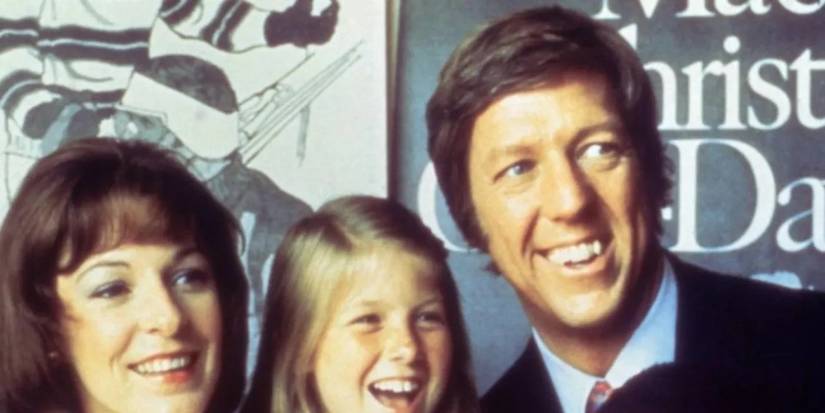 The Walker family smiling in Miracle on 34th Street