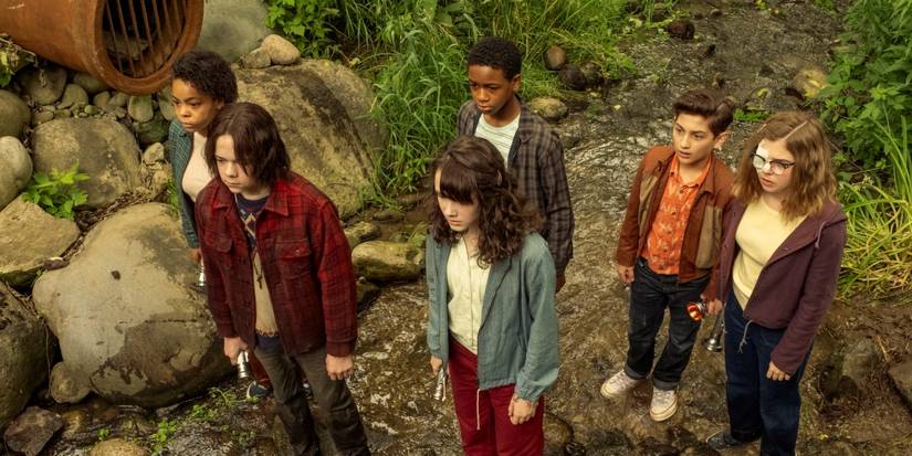 Clara Stack, Amanda Christine, Matilda Lawler and the Losers Club at the sewers in IT: Welcome to Derry