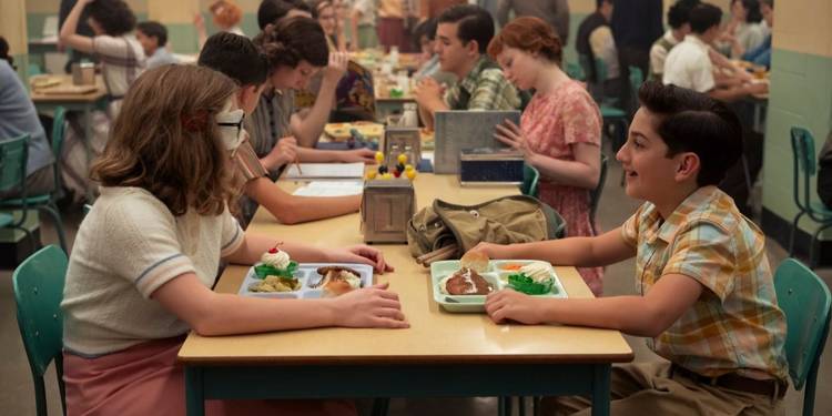 Marge (Matilda Lawler) and Rich (Arian S. Cartaya) eat lunch together in 'IT: Welcome to Derry'
