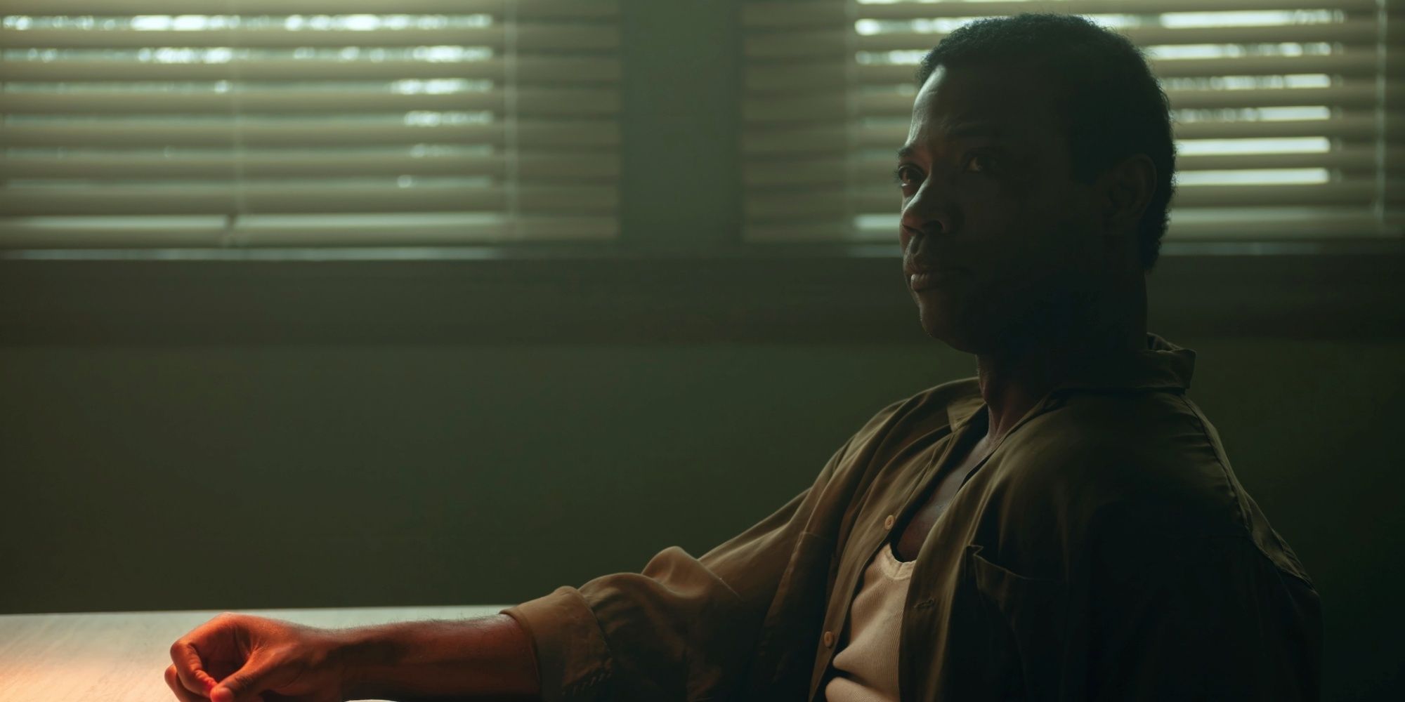 Stephen Rider as Hank Grogan sitting in an interrogation room in IT: Welcome to Derry