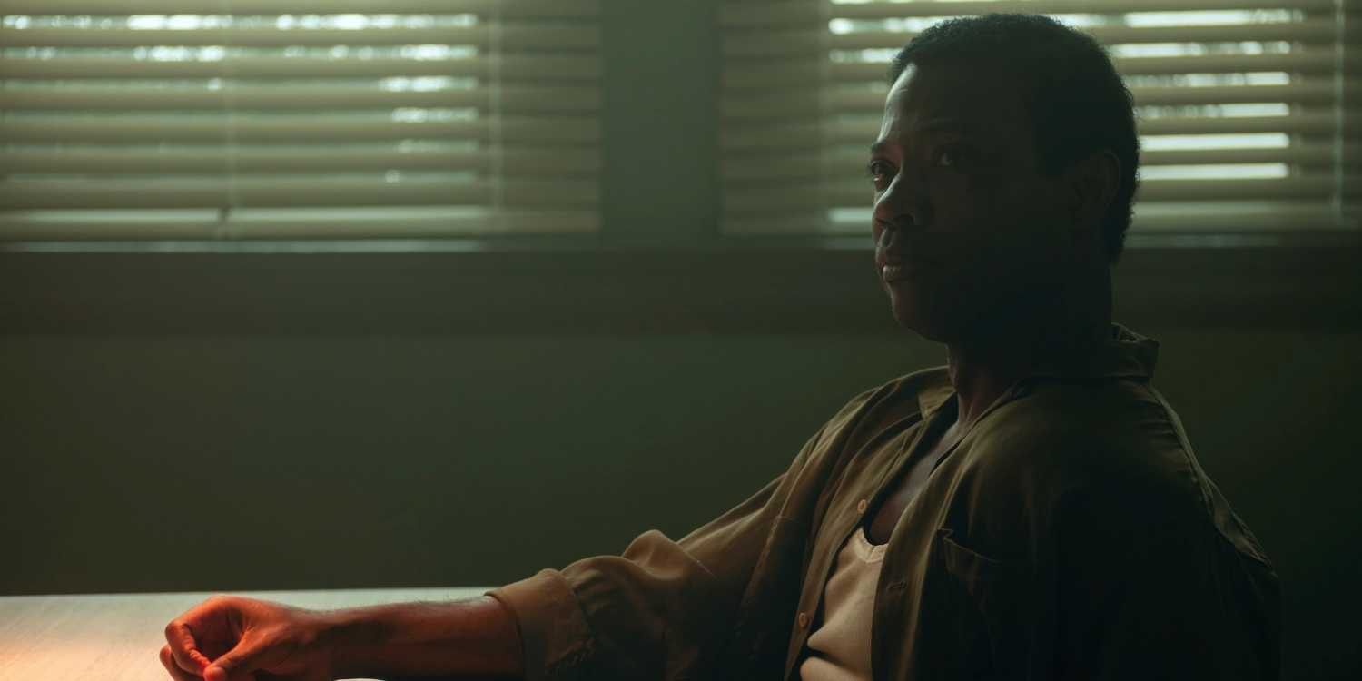 Stephen Rider as Hank Grogan sitting in an interrogation room in IT: Welcome to Derry